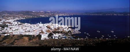 La Grèce, Îles Cyclades, l'île de Milos, Adamas, le port principal de l'île Banque D'Images