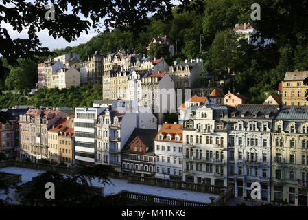 République tchèque, la Bohême, Karlovy Vary, colonnades et ses bâtiments du xixe siècle des rues IP Pavlova Banque D'Images