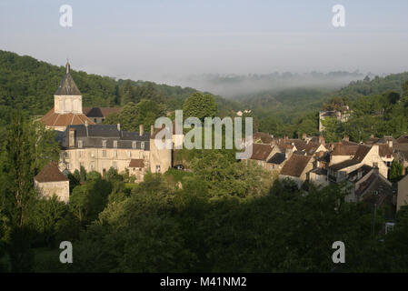 France, Indre, Berry, Région de George Sand (célèbre écrivain français), Village Gargilesse, étiqueté Les Plus Beaux Villages de France (Les Plus Beaux Villages de France), le Village et le Château Banque D'Images