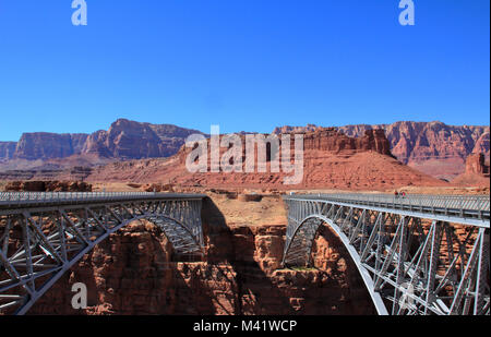 Sur les ponts en acier Navajo historique fleuve Colorado s'étend en Grand Canyon Banque D'Images