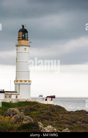 L'Corsewall lighthouse à l'extrémité nord de la péninsule de Stranraer, Ecosse, Irlande du Nord avec le ferry au loin. 27 Juin 2009 Banque D'Images