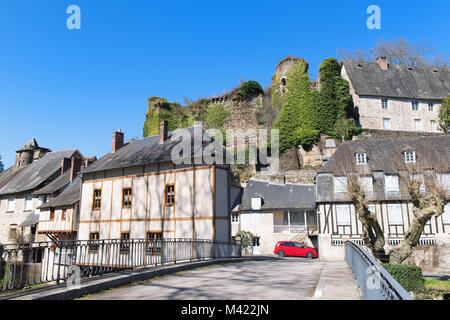 Petit village français Segur-Le-Chateau dans le Limousin Banque D'Images