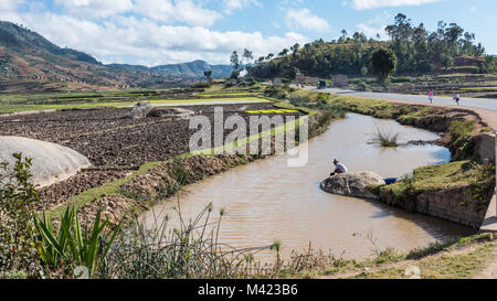 Rizières et faire la lessive, paysage rural, le sud de Madagascar Banque D'Images