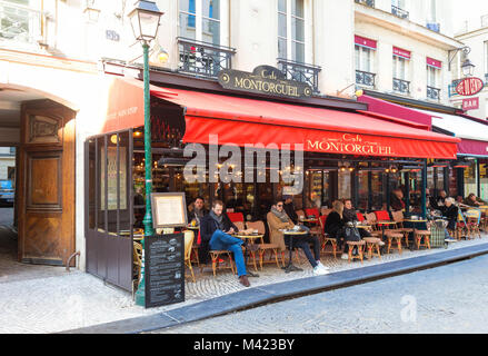 Un cafe traditionnel français à Montorgueil Montorgueil à Paris, France. Banque D'Images