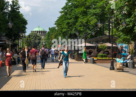 Les gens sur le quartier branché de Vitosha Boulevard, Sofia, Bulgarie, Europe Banque D'Images