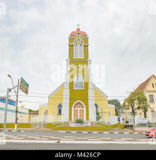 Foz do Iguaçu, Brésil - janvier 06, 2018 : l'église mère de Paroquia Sao Joao Batista sur le centre de la ville de Foz do Iguaçu. Banque D'Images