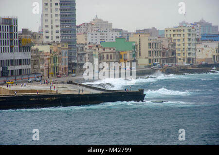 La Havane Cuba - 26 janvier 2018 : Front de mer connu sous le nom de La Havane Malecon Banque D'Images