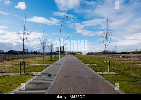 Vue sur Shawfield nouveau sentier et l'aménagement paysager dans le cadre de réaménagement à East End de Glasgow, Ecosse, Royaume-Uni Banque D'Images