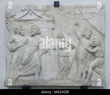 Scène théâtrale illustrée dans le relief en marbre romain du 1er siècle de notre ère de la collection Farnèse sur l'affichage dans le Musée Archéologique National de Naples, Campanie, Italie. Banque D'Images