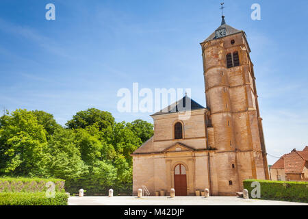 Façade de l'église Saint-Christophe à Champlitte en journée ensoleillée, France Banque D'Images