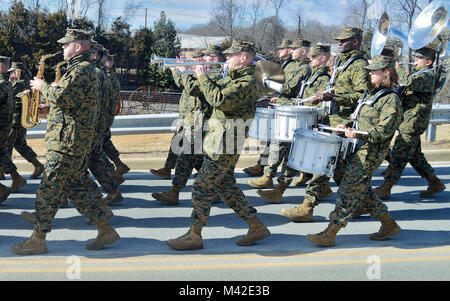 Le Marine Corps Base Quantico Band pratiqué pendant des semaines pour perfectionner leur musique et la forme pour se préparer à la parade du Mardi Gras ils participeront au 9-13 Février. Le groupe pratiqué trois à quatre heures par jour, trois fois par semaine, parfois marcher jusqu'à cinq milles à la fois. ( Banque D'Images