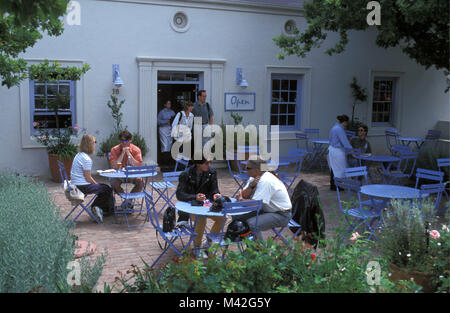 L'Afrique du Sud. Winelands Franschhoek, près de Cape Town. Les gens en train de déjeuner. Banque D'Images