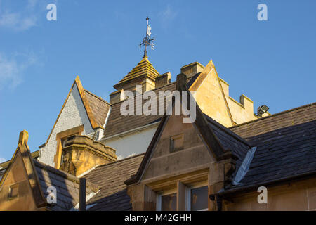 Une vue détaillée de l'Hôtel de ville de Bangor Civic Center et dans le comté de Down en Irlande du Nord montrant ses caractéristiques de conception architecturaux sculptés Banque D'Images