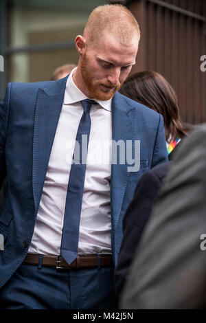 Angleterre Cricketer Ben Stokes à feuilles Bristol Magistrates Court où il a plaidé non coupable à l'échauffourée. Banque D'Images