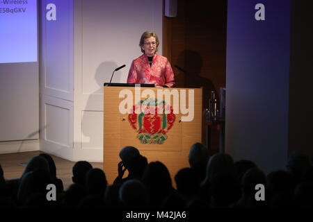 Mary Robinson, ancienne Haut Commissaire des Nations Unies pour les droits de l'homme et ancienne présidente irlandaise, parle à un événement organisé par la société de l'entreprise irlandaise de Londres dans le centre de Londres, sur Brexit, le changement climatique et l'état de la vie politique en Irlande du Nord. Banque D'Images