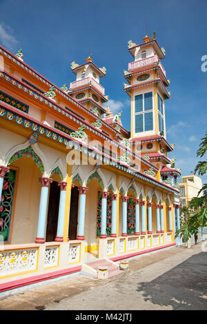 Temple de Cao Dai à My Tho petit village près de la ville de Saigon, province de Long An, au Vietnam. Banque D'Images