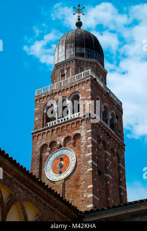 Chioggia, Vénétie, Italie, Europe. Le détail du clocher. Banque D'Images