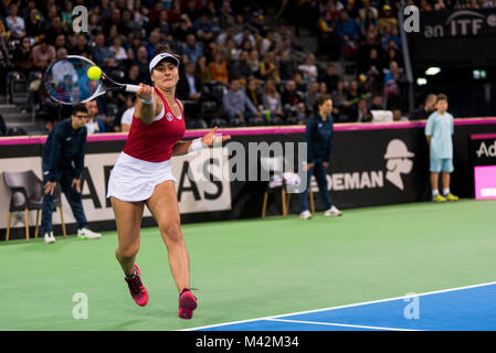 CLUJ NAPOCA, Roumanie - 10 février 2018 : joueur de tennis canadien Bianca Andreescu joue contre Irina Jomond" > à partir de la Roumanie lors d'un match de Fed Cup entre Banque D'Images