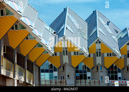 Maisons Cube et nouvelle génération de gratte-ciel dans le centre de Rotterdam, Pays-Bas. Banque D'Images