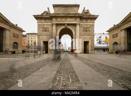 La porte de Garibaldi, ancienne entrée de la ville de Milan se trouve dans le centre de Milan, place avril XXV. Lombardie, Italie Banque D'Images