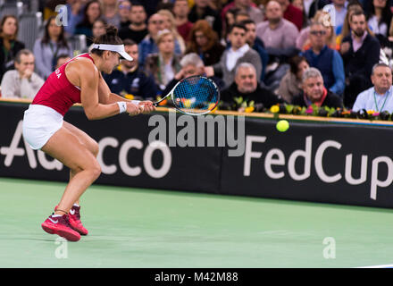 CLUJ NAPOCA, Roumanie - 10 février 2018 : joueur de tennis canadien Bianca Andreescu joue contre Irina Jomond" > à partir de la Roumanie lors d'un match de Fed Cup entre Banque D'Images