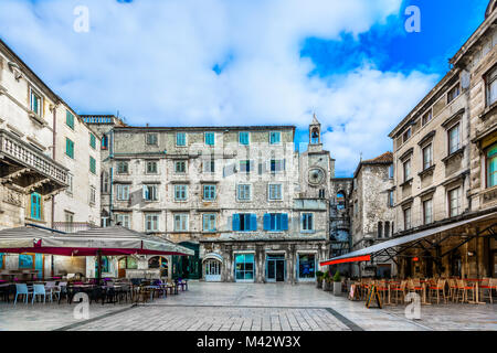 Vue panoramique de la place à l'échelle nationale dans la ville de Split, Croatie Europe. Banque D'Images