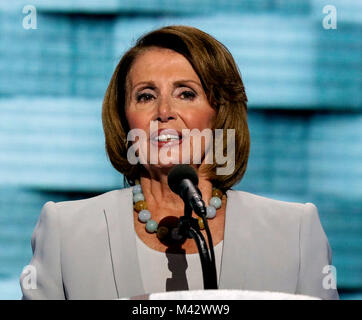 Philadelphie, Pennsylvanie, USA, 28 juillet 2016, membre du Congrès, Nancy Pelosi, chef de la minorité à la Chambre porte sur la Convention nationale de nomination démocratique dans la Wells Fargo Arena, Banque D'Images