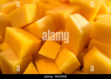 Courge butternut haché ressemble à la texture et la couleur de la mangue Banque D'Images