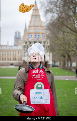 Londres, Royaume-Uni. Feb 13, 2018. Des députés, des Lords et des médias de l'assister à la 21e édition de la course de crêpes parlementaire Rehab au Victoria Tower Gardens à Westminster. © Guy Josse/Alamy Live News Banque D'Images