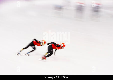 Gangneung, Corée du Sud. 14Th Nov, 2017. La Chine de l'équipe se réchauffe au cours de la Men's Patinage de vitesse courte piste 5000 m de chaleur au Jeux Olympiques d'hiver de PyeongChang 2018 à Gangneung Ice Arena le mardi 13 février 2018. Crédit : Paul Kitagaki Jr./ZUMA/Alamy Fil Live News Banque D'Images