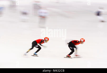 Gangneung, Corée du Sud. 14Th Nov, 2017. La Chine de l'équipe se réchauffe au cours de la Men's Patinage de vitesse courte piste 5000 m de chaleur au Jeux Olympiques d'hiver de PyeongChang 2018 à Gangneung Ice Arena le mardi 13 février 2018. Crédit : Paul Kitagaki Jr./ZUMA/Alamy Fil Live News Banque D'Images