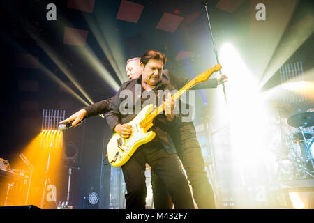 Simple Minds prendre à la scène en Barrlowlands Glasgow .Bac 2007 le 13 février 2018. Premiere le nouvel album studio, marcher entre les mondes. Glasgow Barrowland Ballroom ,:Crédit Photo Martin os (Ecosse) Crédit : Martin Bone/Alamy Live News Banque D'Images