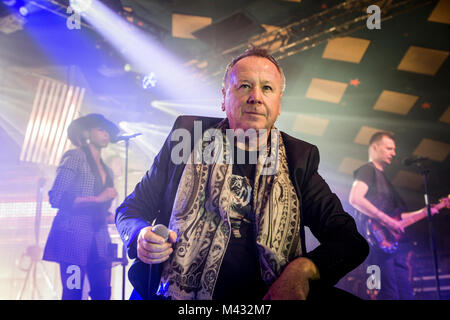 Simple Minds prendre à la scène en Barrlowlands Glasgow .Bac 2007 le 13 février 2018. Premiere le nouvel album studio, marcher entre les mondes. Glasgow Barrowland Ballroom ,:Crédit Photo Martin os (Ecosse) Crédit : Martin Bone/Alamy Live News Banque D'Images