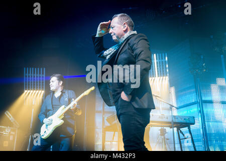 Simple Minds prendre à la scène en Barrlowlands Glasgow .Bac 2007 le 13 février 2018. Premiere le nouvel album studio, marcher entre les mondes. Glasgow Barrowland Ballroom ,:Crédit Photo Martin os (Ecosse) Crédit : Martin Bone/Alamy Live News Banque D'Images
