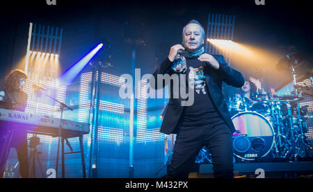 Simple Minds prendre à la scène en Barrlowlands Glasgow .Bac 2007 le 13 février 2018. Premiere le nouvel album studio, marcher entre les mondes. Glasgow Barrowland Ballroom ,:Crédit Photo Martin os (Ecosse) Crédit : Martin Bone/Alamy Live News Banque D'Images