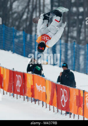 Pyeongchang, Corée du Sud. Feb 14, 2018. Shawn White, de l'USA est en concurrence au cours de la Men's Snowboard half pipe finale aux Jeux Olympiques d'hiver de PyeongChang 2018 au Phoenix parc de neige le mercredi 14 février, 2018. Crédit : Paul Kitagaki Jr./ZUMA/Alamy Fil Live News Banque D'Images