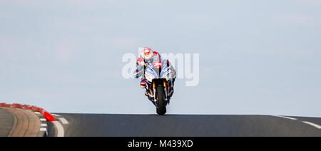 Photos de fichier : 14e Février, 2018. Photo prise : Carrickfergus (Irlande du Nord). Jeudi 11 Mai, 2017. Alastair Seeley, le plus de succès dans l'histoire de la North West International Vauxhall 200 avec 21 victoires, courra dans la Tyco BMW Superbike et Superstock courses à l'événement de cette année sur 13 au 19 mai. Ce sera la 38 ans du 7ème course de la saison sous la bannière de Philip et Hector Neill TAS Racing team et Seeley a fermement sur sa gloire superbike. Service de crédit : Graham/Alamy Live News Banque D'Images