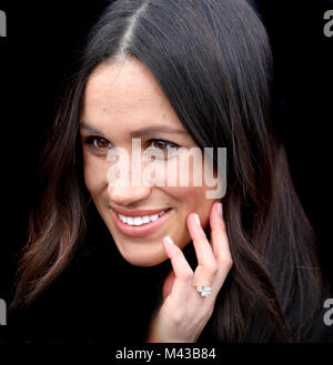 Mme Meghan Markle arrivent à l'Esplanade en face de l'Edinburgh Castle à Édimbourg, le 13 février 2018, sur leur visite conjointe de l'Écosse Photo : Albert Nieboer / Pays-Bas / Point de vue - pas de câble · SERVICE Photo : Albert Nieboer/Royal Press Europe/PRE Banque D'Images