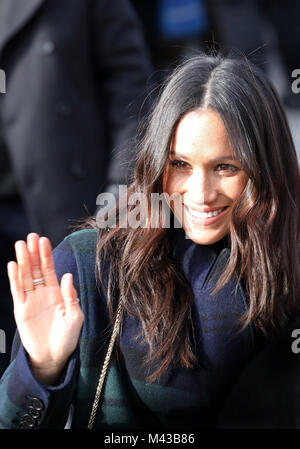 Mme Meghan Markle arrivent à l'Esplanade en face de l'Edinburgh Castle à Édimbourg, le 13 février 2018, sur leur visite conjointe de l'Écosse Photo : Albert Nieboer / Pays-Bas / Point de vue - pas de câble · SERVICE Photo : Albert Nieboer/Royal Press Europe/PRE Banque D'Images