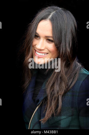 Mme Meghan Markle arrivent à l'Esplanade en face de l'Edinburgh Castle à Édimbourg, le 13 février 2018, sur leur visite conjointe de l'Écosse Photo : Albert Nieboer / Pays-Bas / Point de vue - pas de câble · SERVICE Photo : Albert Nieboer/Royal Press Europe/PRE Banque D'Images