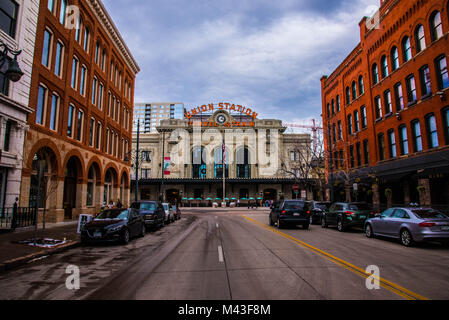 À l'ouest de l'établissement dans la rue à la gare Union à Denver Colorado dans l'après-midi. Banque D'Images