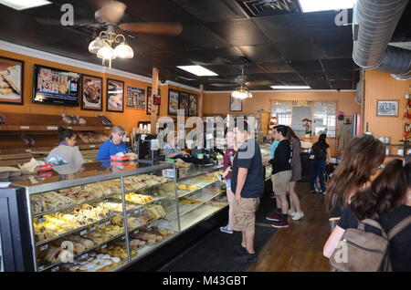 Naeglins braunfells nouvelle boulangerie texas USA avec les clients de l'intérieur Banque D'Images