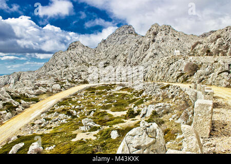 Route de montagne Velebit près de Tulove grede serpentine Banque D'Images