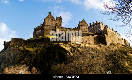 Le Château d'Édimbourg le matin, une vue arrière prise depuis le bas de la colline Banque D'Images