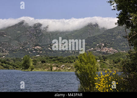 Près de lac de Padula Oletta dans le Nebbio, Corse Banque D'Images