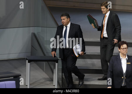 Livraison d'une déclaration gouvernementale par Merkel à Bundestag Banque D'Images