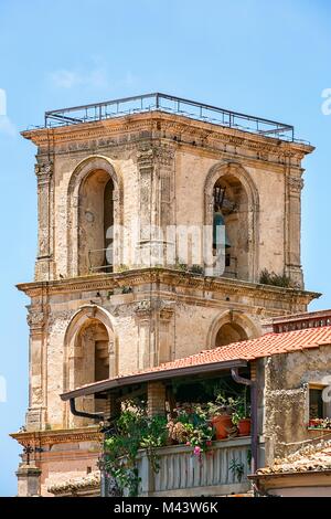 Beau clocher pittoresque à Vibo Valentia en Calabre Banque D'Images