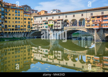 Le Ponte Vecchio sur l'Arno à Florence, Toscane, Italie Banque D'Images