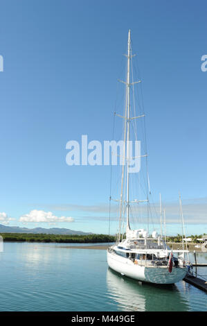 Bateaux dans Port Denarau Marina à Nadi, Fidji Banque D'Images