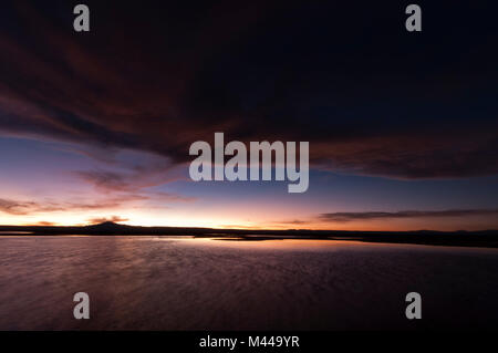 Coucher de soleil sur la Laguna Chaxa, réserve nationale Los Flamencos, Salar de Atacama, Désert d'Atacama, Chili Banque D'Images